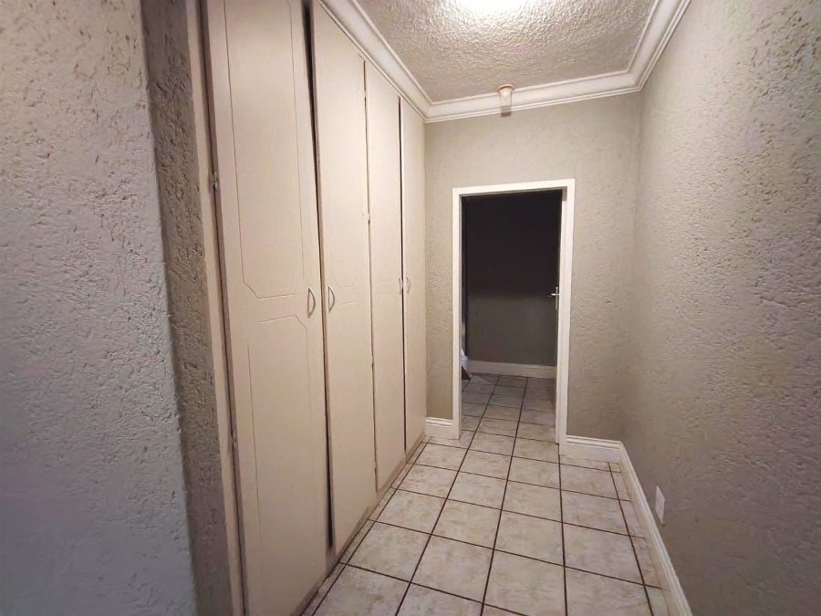 4 Bedroom Property for Sale in Sonneveld Gauteng