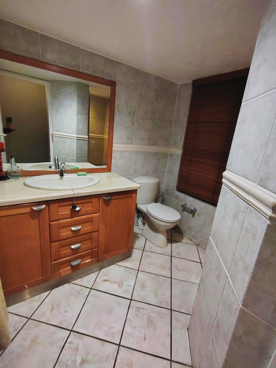 4 Bedroom Property for Sale in Sonneveld Gauteng