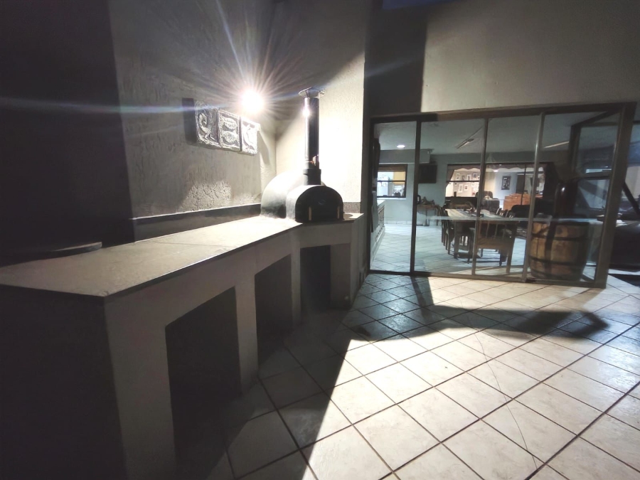 4 Bedroom Property for Sale in Sonneveld Gauteng