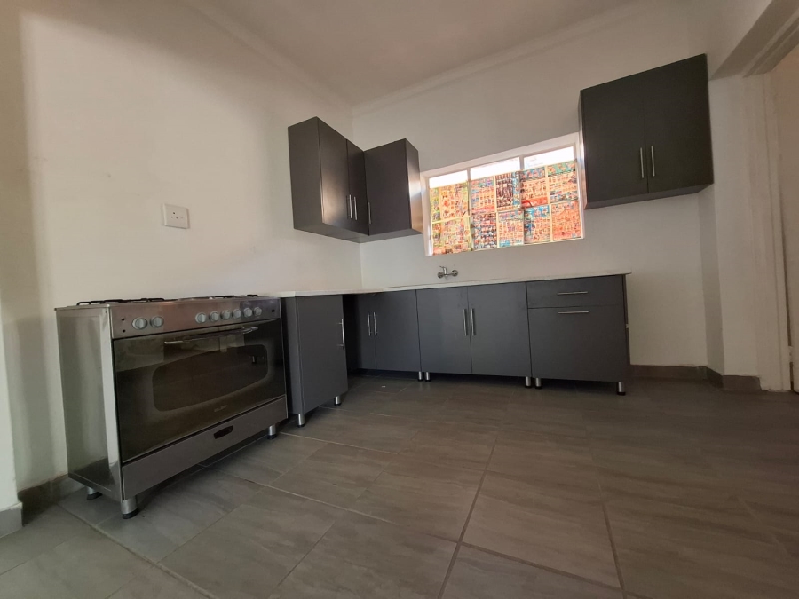5 Bedroom Property for Sale in Lindo Park Gauteng