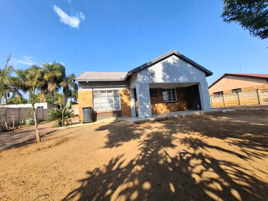 5 Bedroom Property for Sale in Lindo Park Gauteng