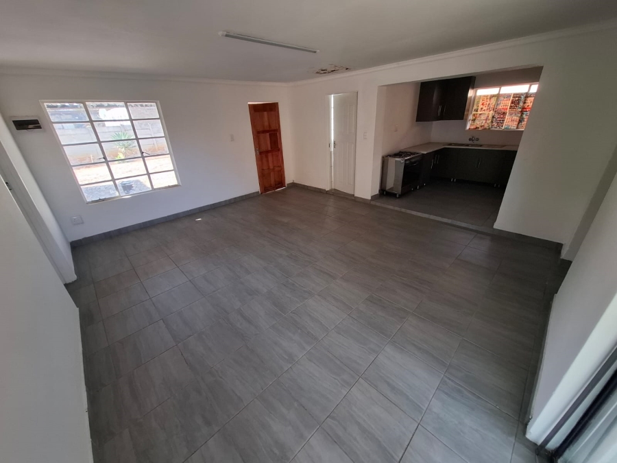 5 Bedroom Property for Sale in Lindo Park Gauteng