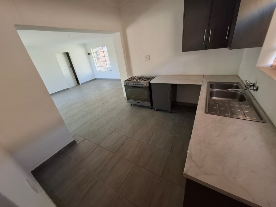 5 Bedroom Property for Sale in Lindo Park Gauteng