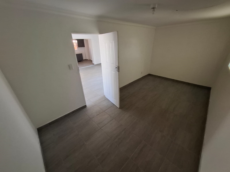 5 Bedroom Property for Sale in Lindo Park Gauteng