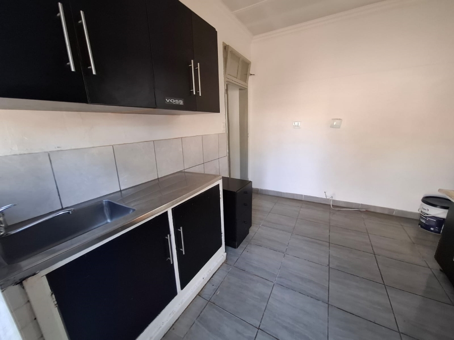 5 Bedroom Property for Sale in Lindo Park Gauteng