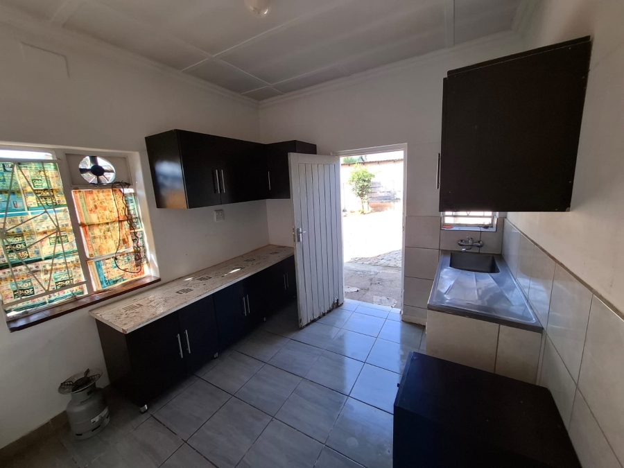 5 Bedroom Property for Sale in Lindo Park Gauteng