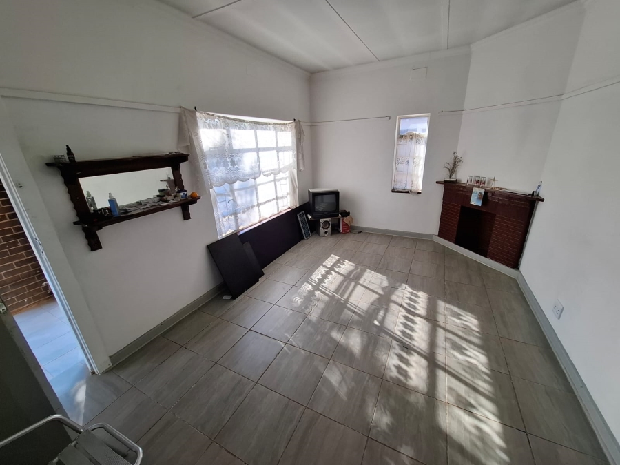 5 Bedroom Property for Sale in Lindo Park Gauteng
