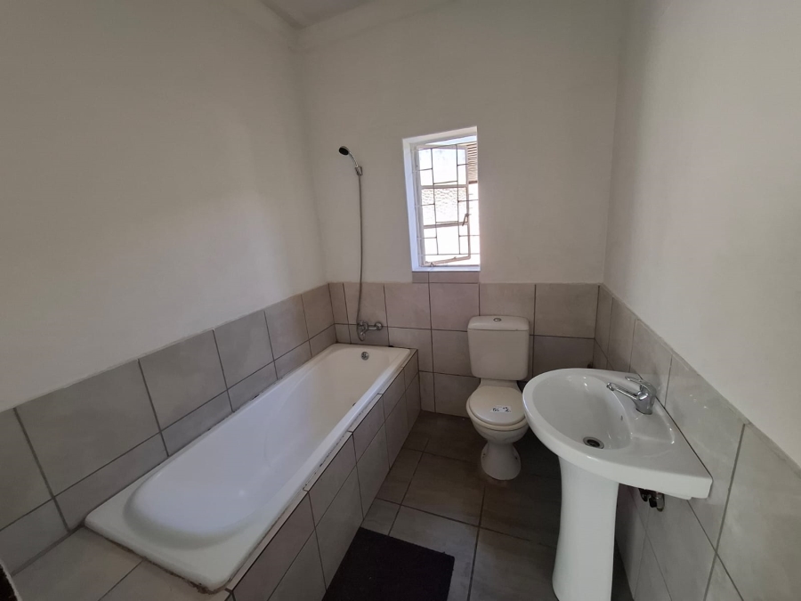 5 Bedroom Property for Sale in Lindo Park Gauteng