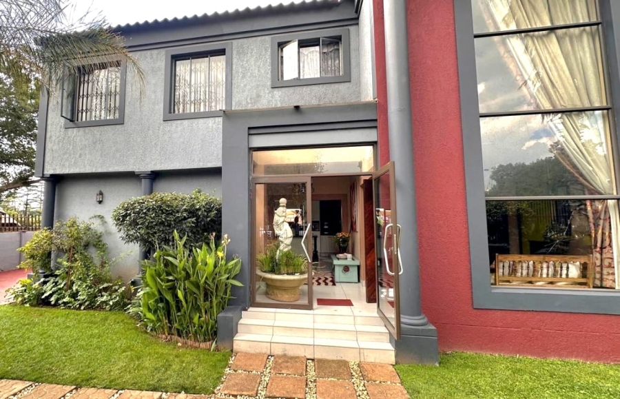 7 Bedroom Property for Sale in Three Rivers Gauteng