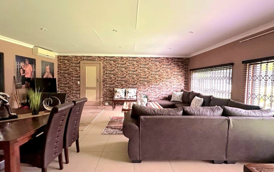 7 Bedroom Property for Sale in Three Rivers Gauteng