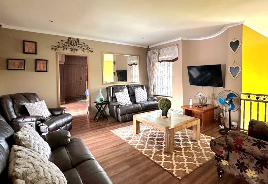 7 Bedroom Property for Sale in Three Rivers Gauteng