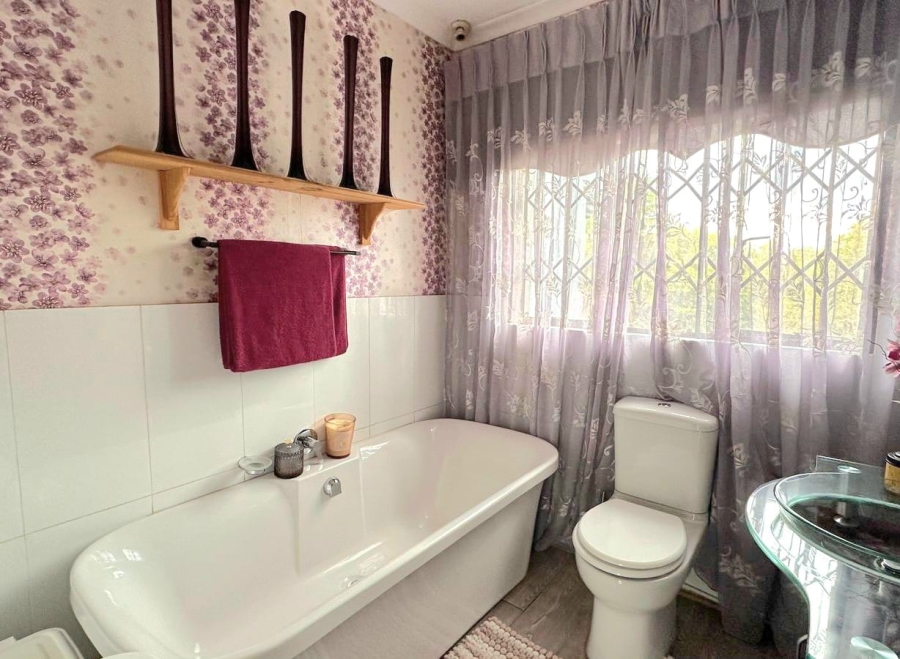 7 Bedroom Property for Sale in Three Rivers Gauteng