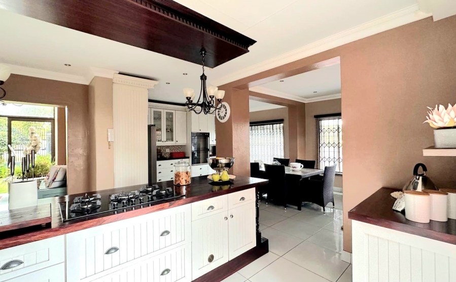 7 Bedroom Property for Sale in Three Rivers Gauteng
