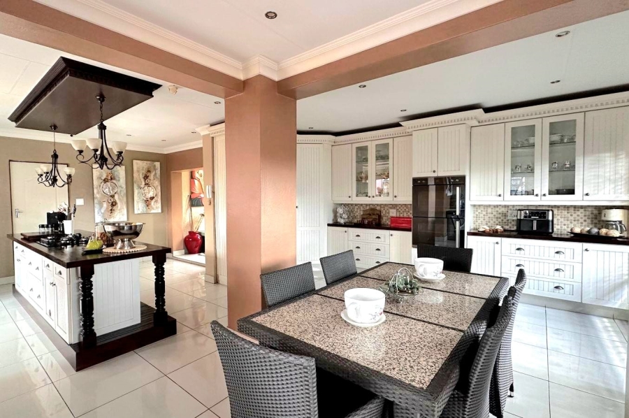 7 Bedroom Property for Sale in Three Rivers Gauteng