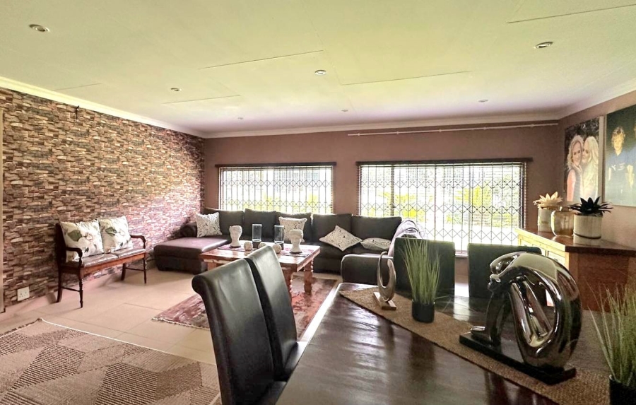 7 Bedroom Property for Sale in Three Rivers Gauteng
