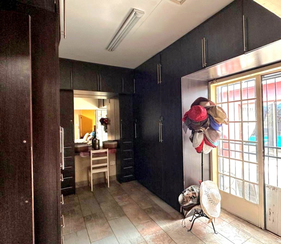 7 Bedroom Property for Sale in Three Rivers Gauteng