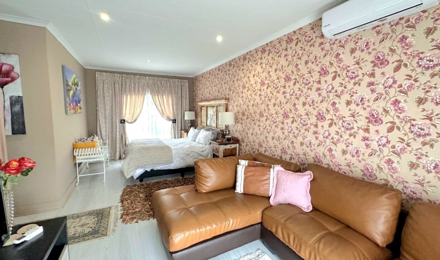 7 Bedroom Property for Sale in Three Rivers Gauteng