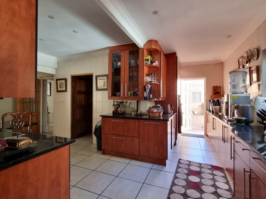 To Let 4 Bedroom Property for Rent in Fairland Gauteng