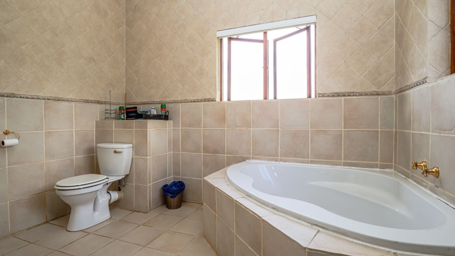 5 Bedroom Property for Sale in Cornwall Hill Gauteng