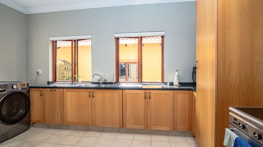 5 Bedroom Property for Sale in Cornwall Hill Gauteng