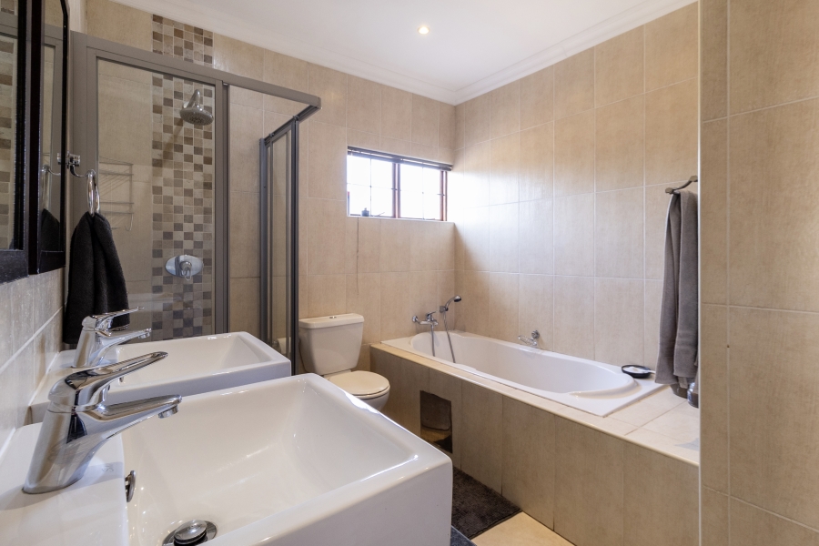3 Bedroom Property for Sale in Pierre Van Ryneveld Gauteng