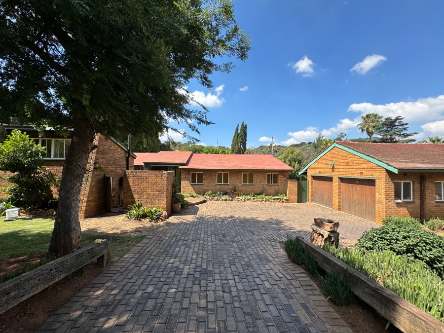 5 Bedroom Property for Sale in Mondeor Gauteng