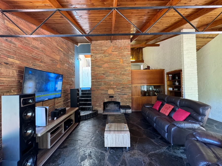 5 Bedroom Property for Sale in Mondeor Gauteng
