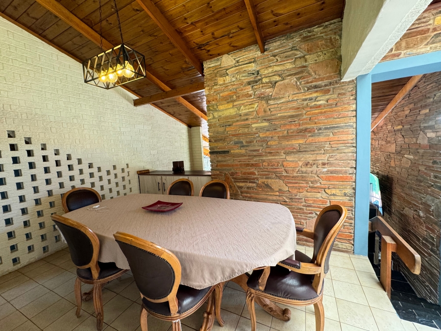 5 Bedroom Property for Sale in Mondeor Gauteng