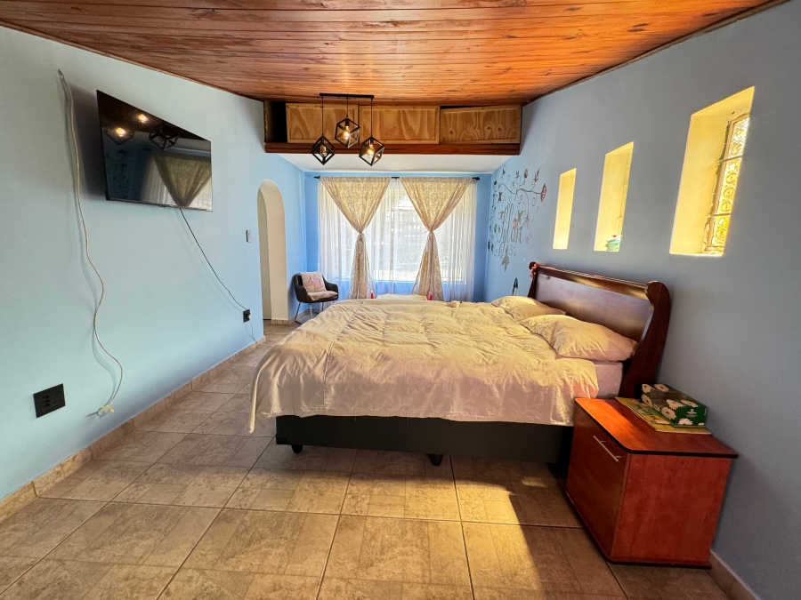 5 Bedroom Property for Sale in Mondeor Gauteng