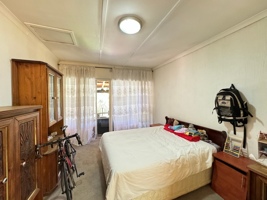 5 Bedroom Property for Sale in Mondeor Gauteng