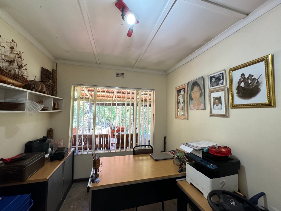5 Bedroom Property for Sale in Mondeor Gauteng