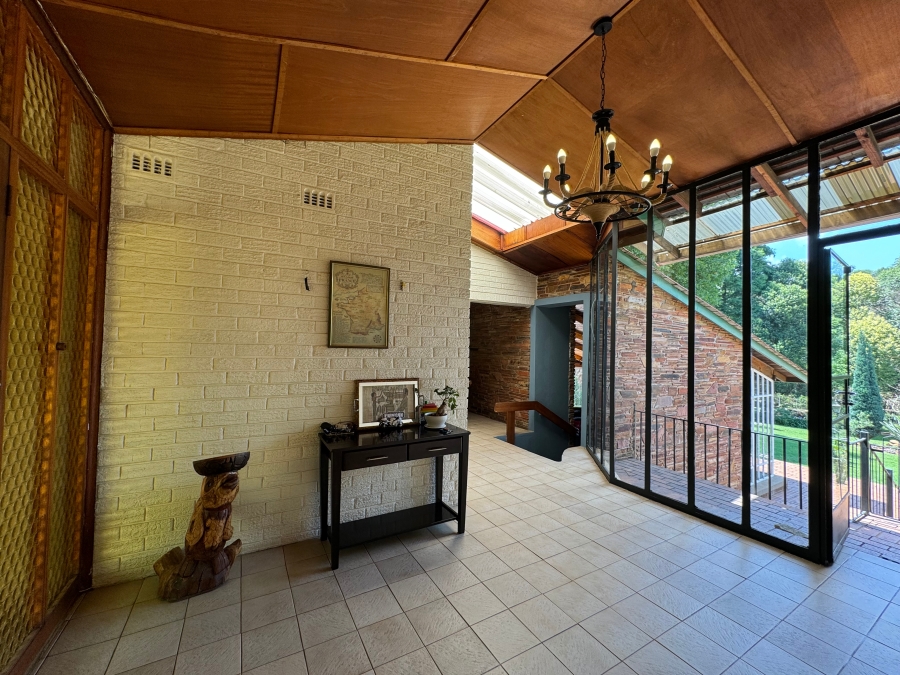 5 Bedroom Property for Sale in Mondeor Gauteng