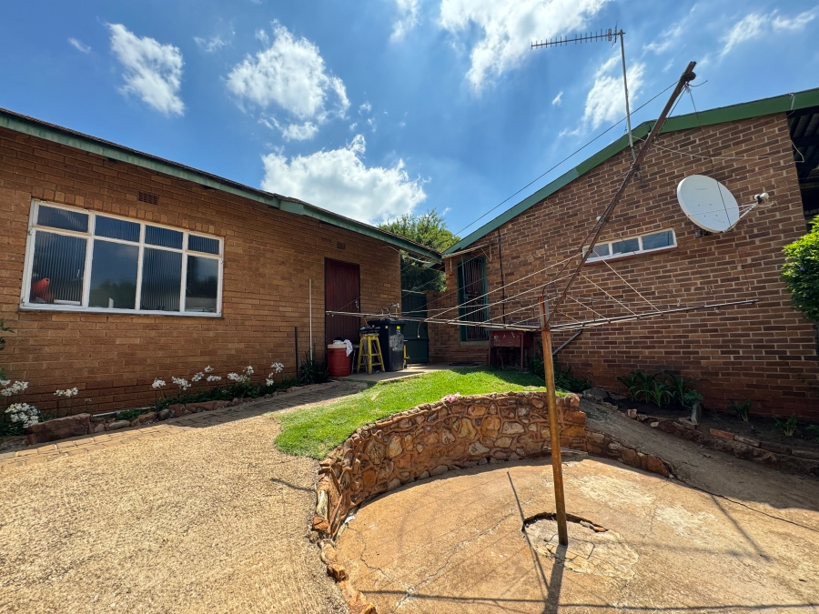 5 Bedroom Property for Sale in Mondeor Gauteng