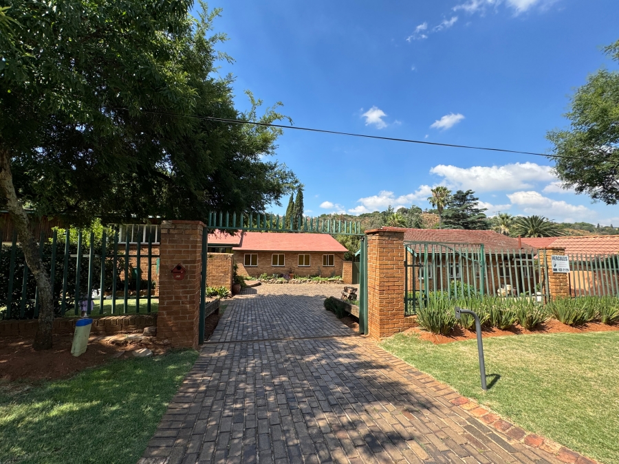 5 Bedroom Property for Sale in Mondeor Gauteng