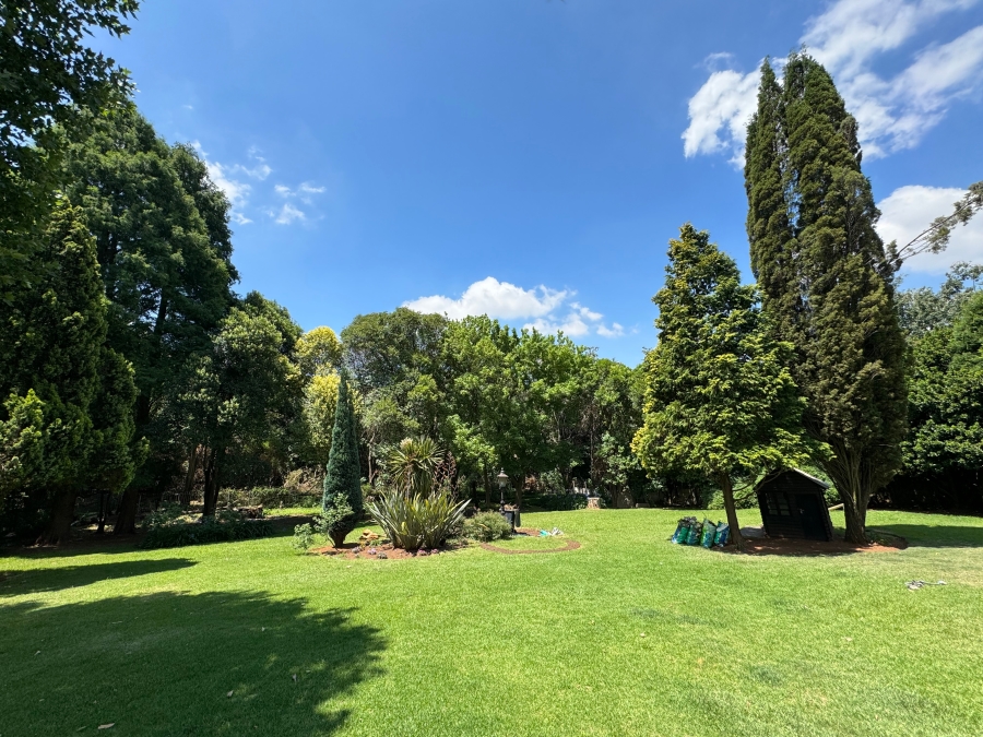 5 Bedroom Property for Sale in Mondeor Gauteng