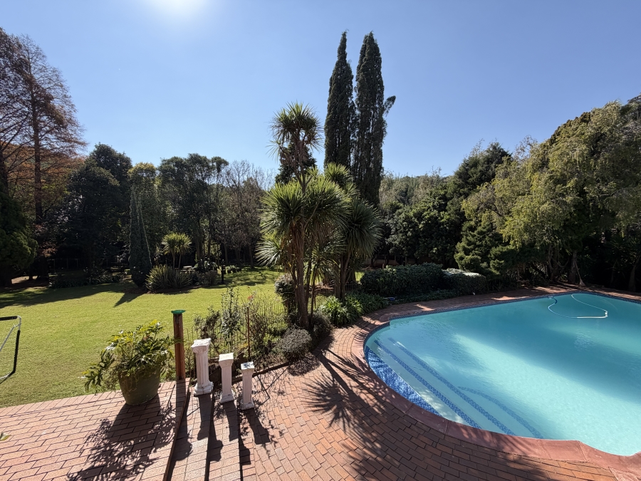 5 Bedroom Property for Sale in Mondeor Gauteng