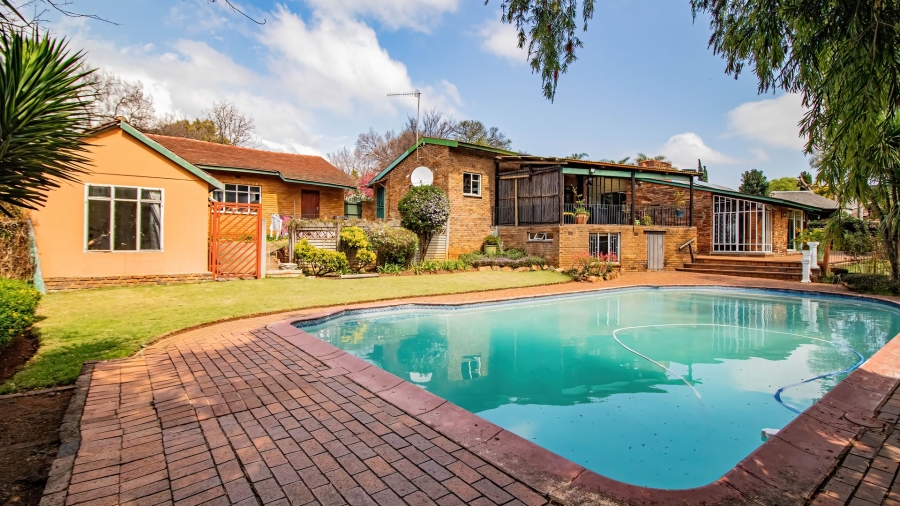5 Bedroom Property for Sale in Mondeor Gauteng