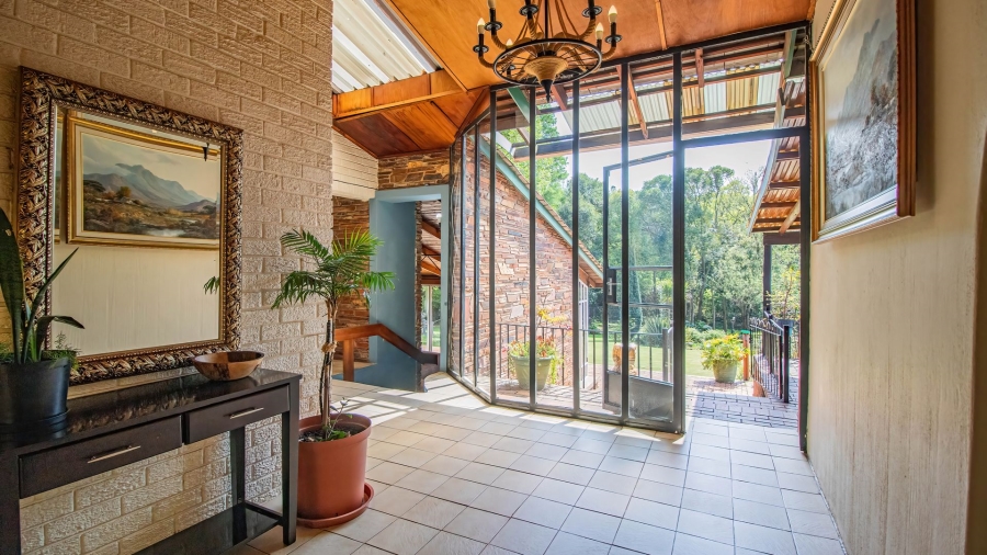 5 Bedroom Property for Sale in Mondeor Gauteng
