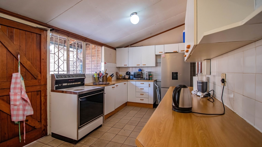 5 Bedroom Property for Sale in Mondeor Gauteng