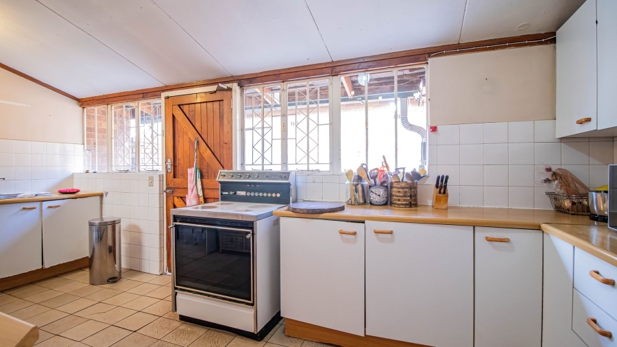 5 Bedroom Property for Sale in Mondeor Gauteng