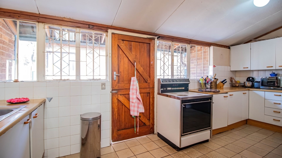 5 Bedroom Property for Sale in Mondeor Gauteng