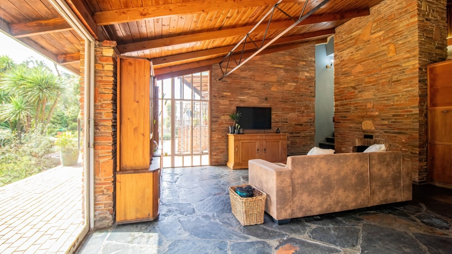 5 Bedroom Property for Sale in Mondeor Gauteng