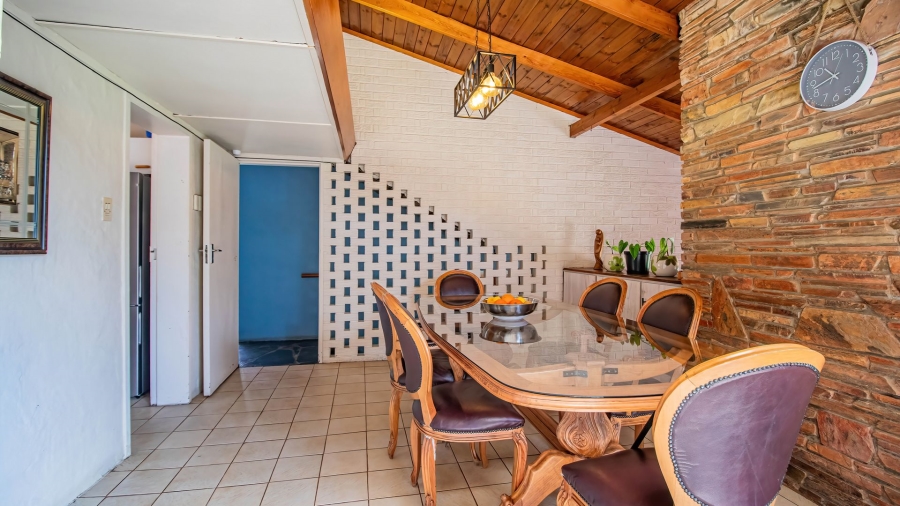 5 Bedroom Property for Sale in Mondeor Gauteng
