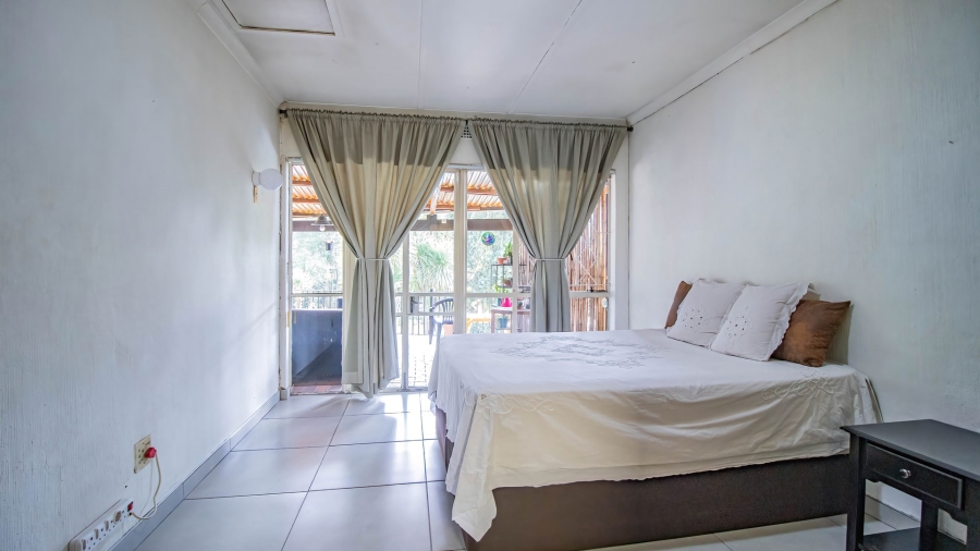 5 Bedroom Property for Sale in Mondeor Gauteng