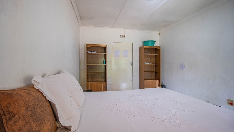 5 Bedroom Property for Sale in Mondeor Gauteng