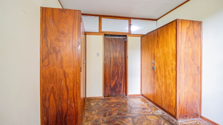 5 Bedroom Property for Sale in Mondeor Gauteng