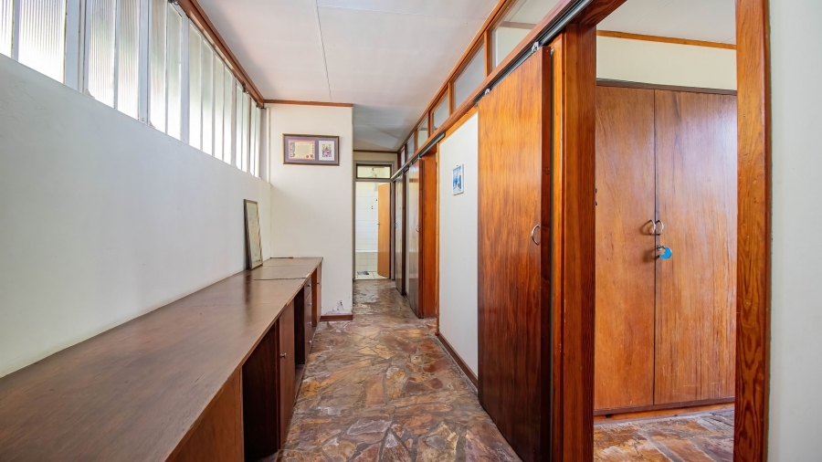 5 Bedroom Property for Sale in Mondeor Gauteng