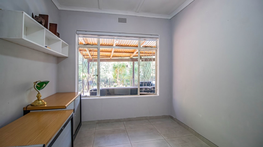 5 Bedroom Property for Sale in Mondeor Gauteng