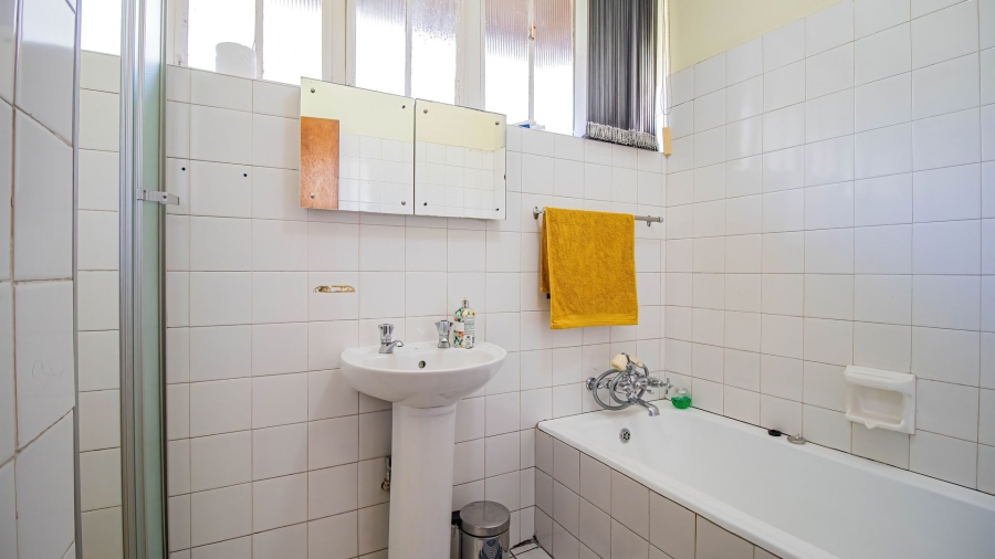 5 Bedroom Property for Sale in Mondeor Gauteng