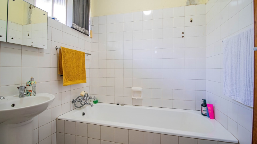 5 Bedroom Property for Sale in Mondeor Gauteng